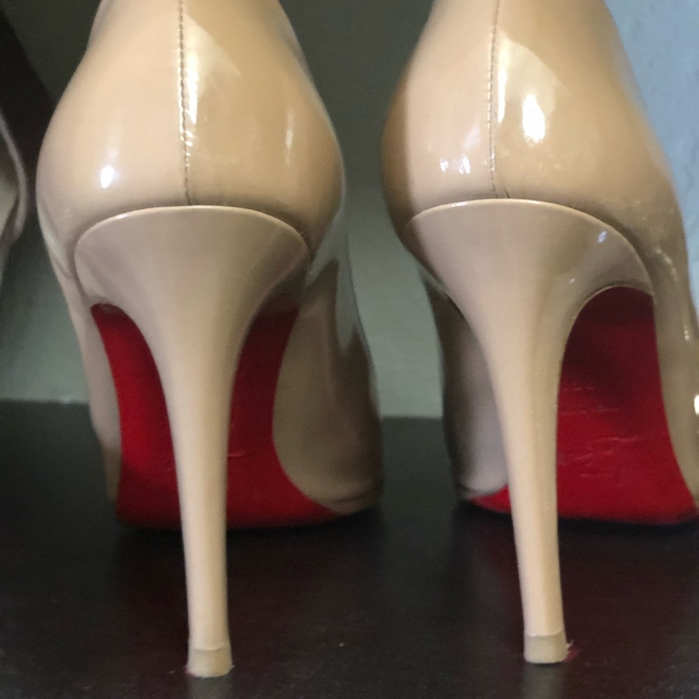 Christian Louboutin simple pump- size 39.5